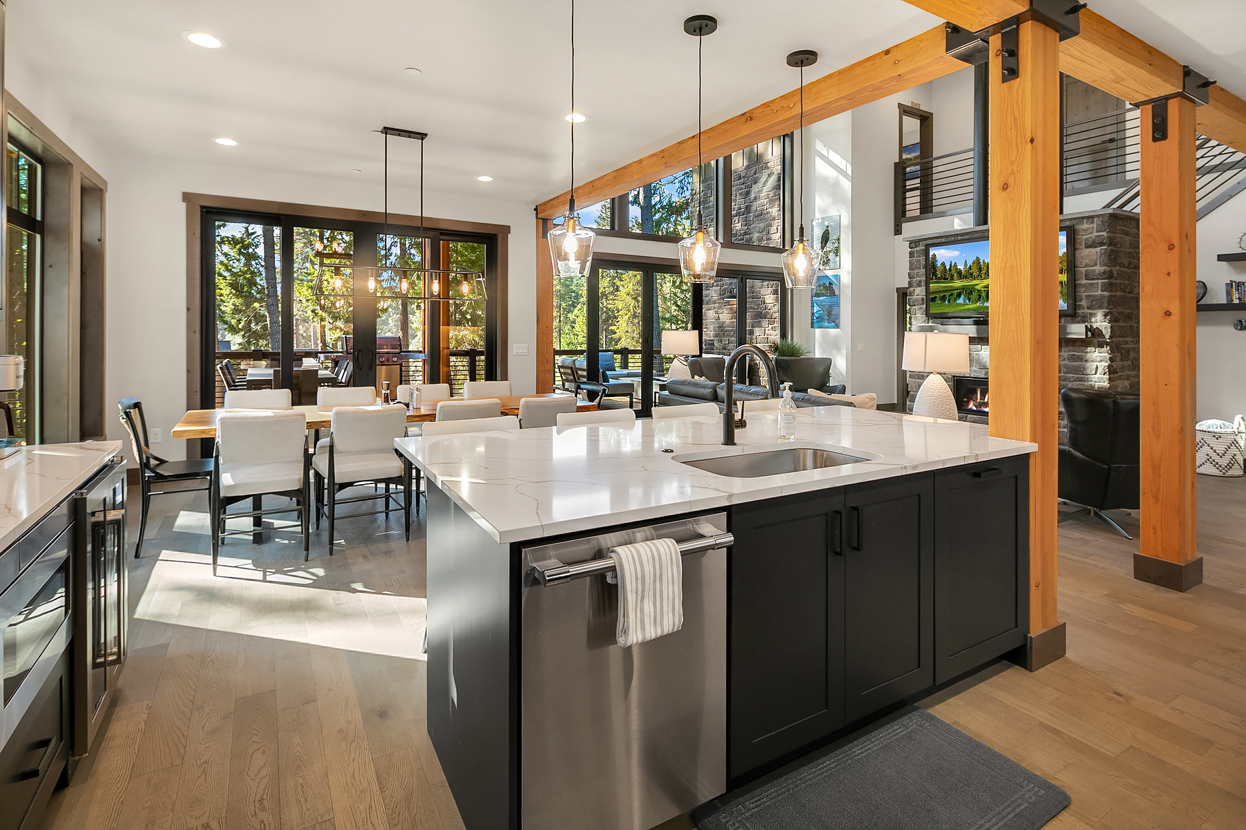 DeRoux Kitch & Dining