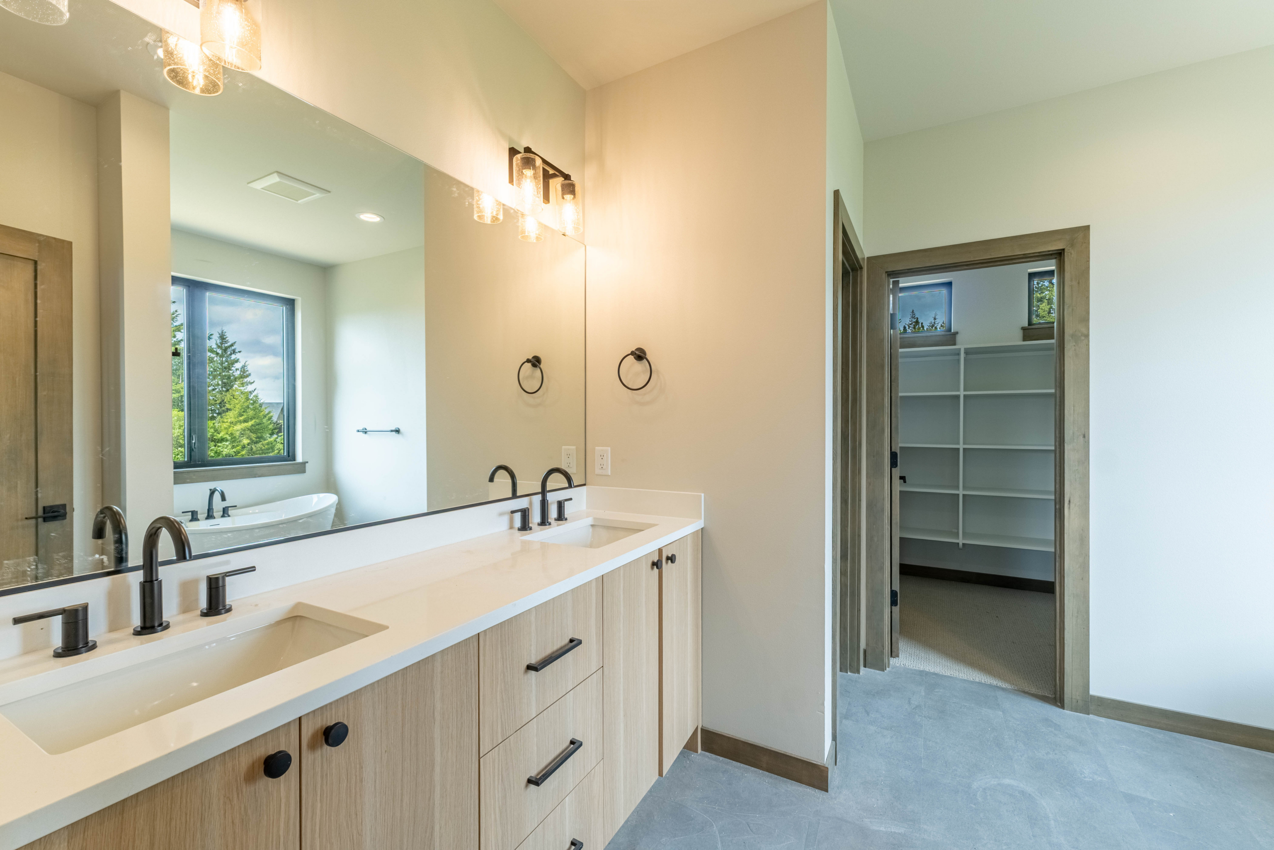 Skyline Ridge homesite 79 bathroom and closet