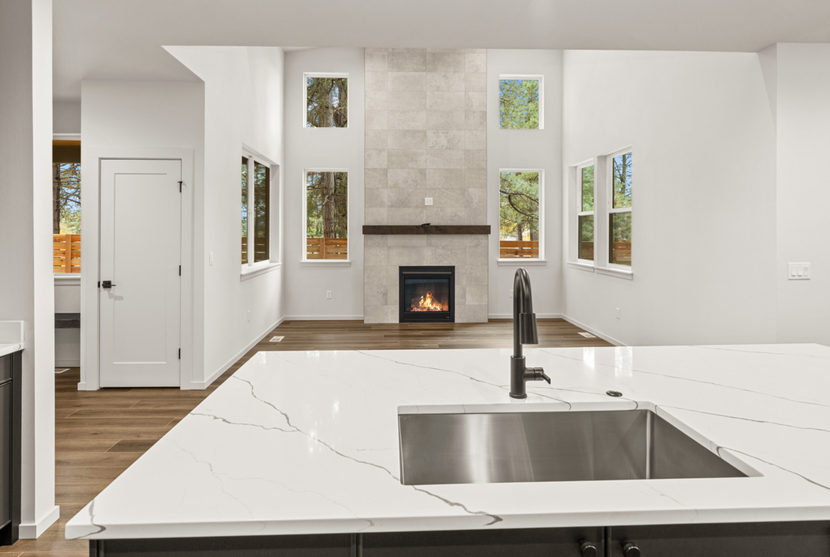 Ederra 19 Kitchen with living room fireplace with stone to the ceiling
