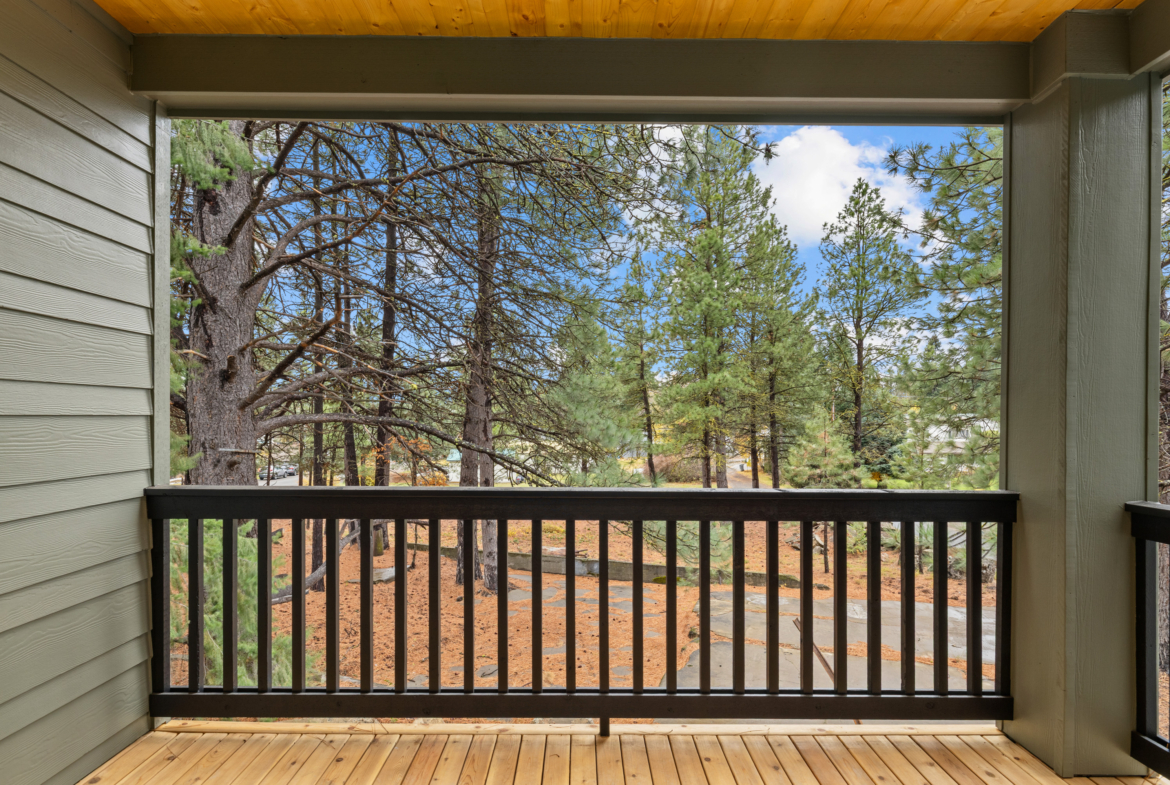 Ederra 19 outside balcony with tree view