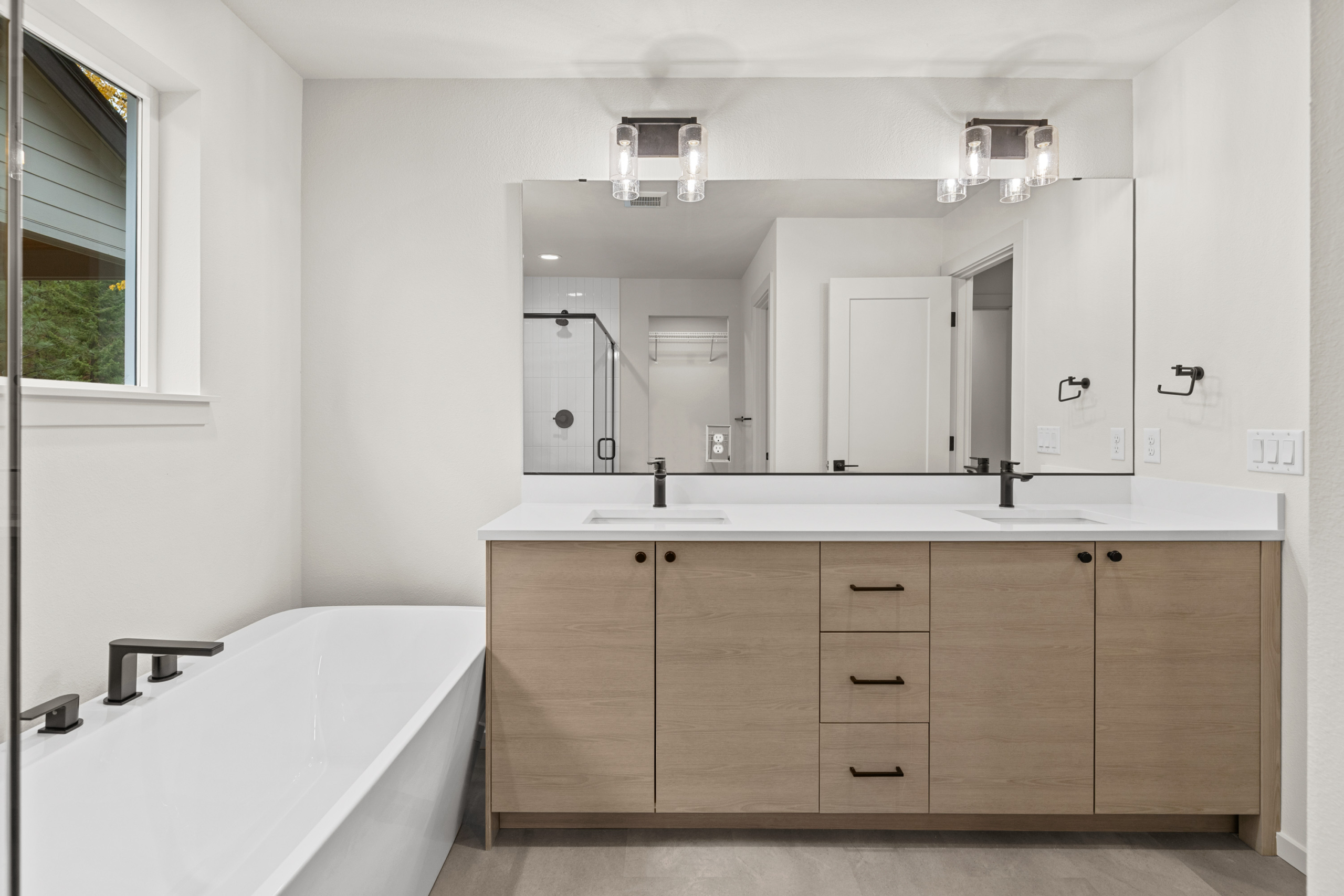 Ederra 19 master bathroom