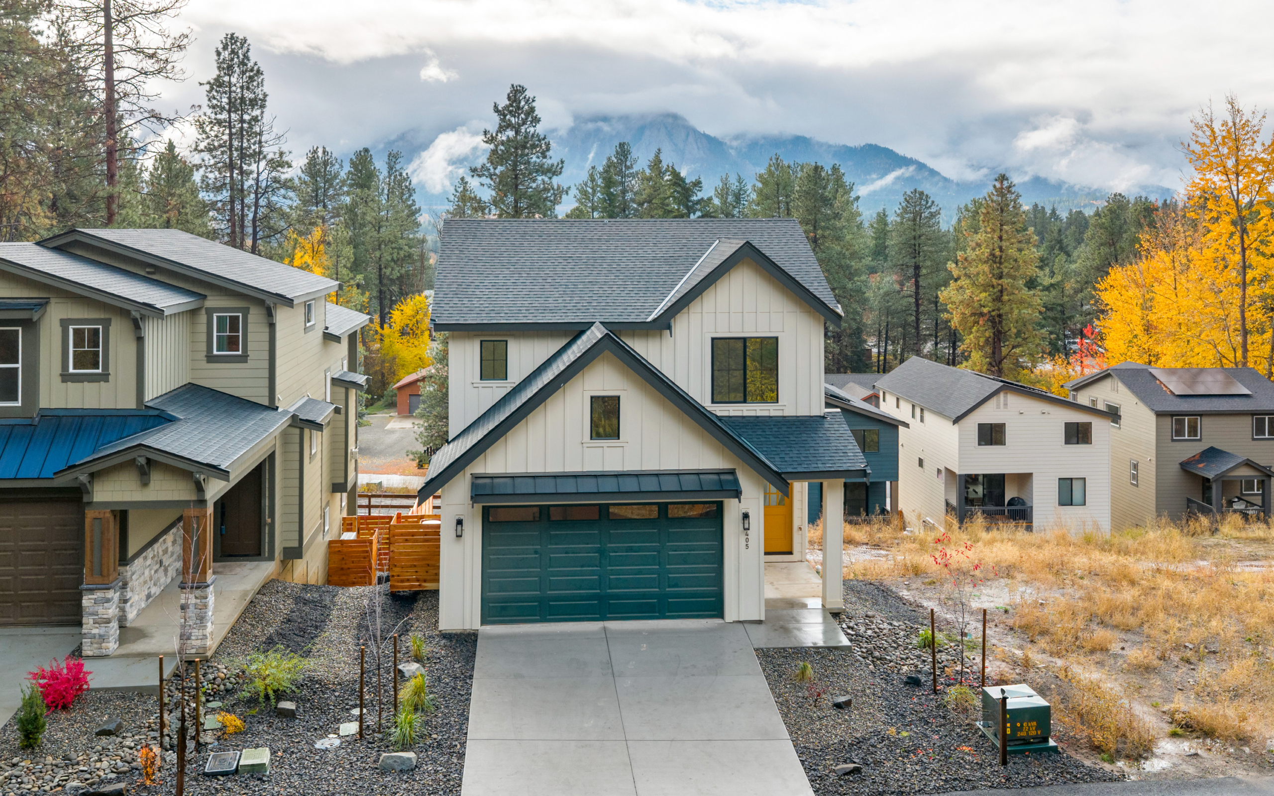 Ederra Lot 7 The Naches in Cle Elum by Trailside Homes front exterior with gorgeous views of the mountains and trees