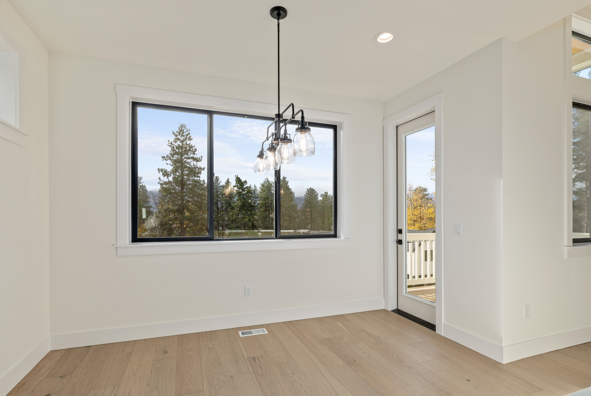Ederra Lot 7 The Naches in Cle Elum by Trailside Homes dining room that opens to the covered deck