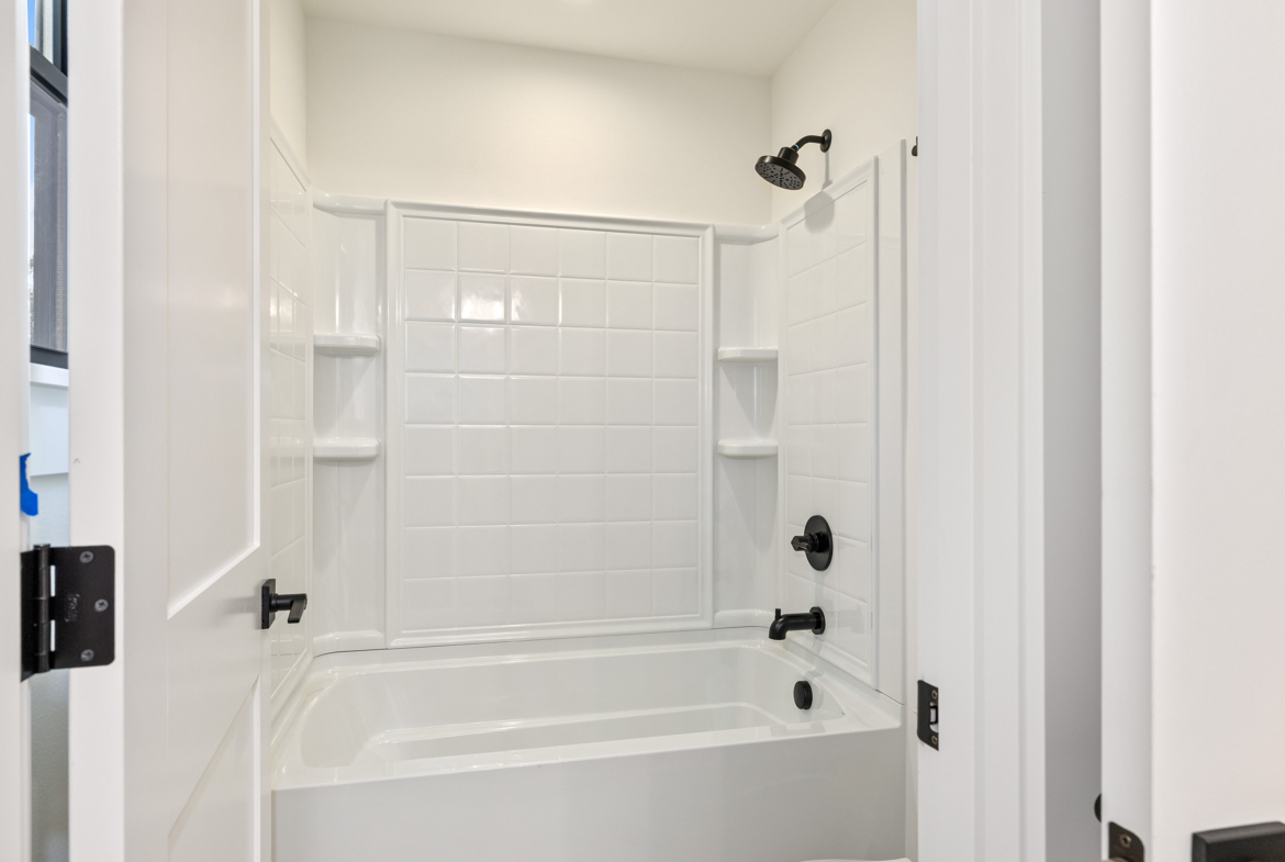 Ederra Lot 7 The Naches in Cle Elum by Trailside Homes upstairs bathroom shower