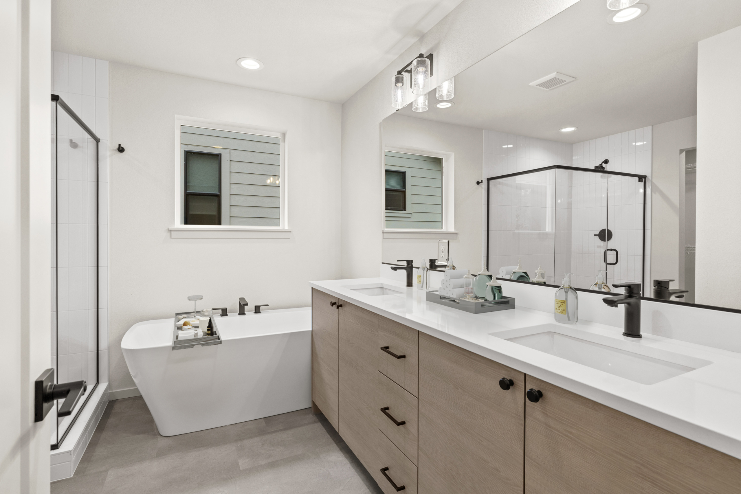 Ederra 19 The Tronsen in Cle Elum master bathroom with virtual staging