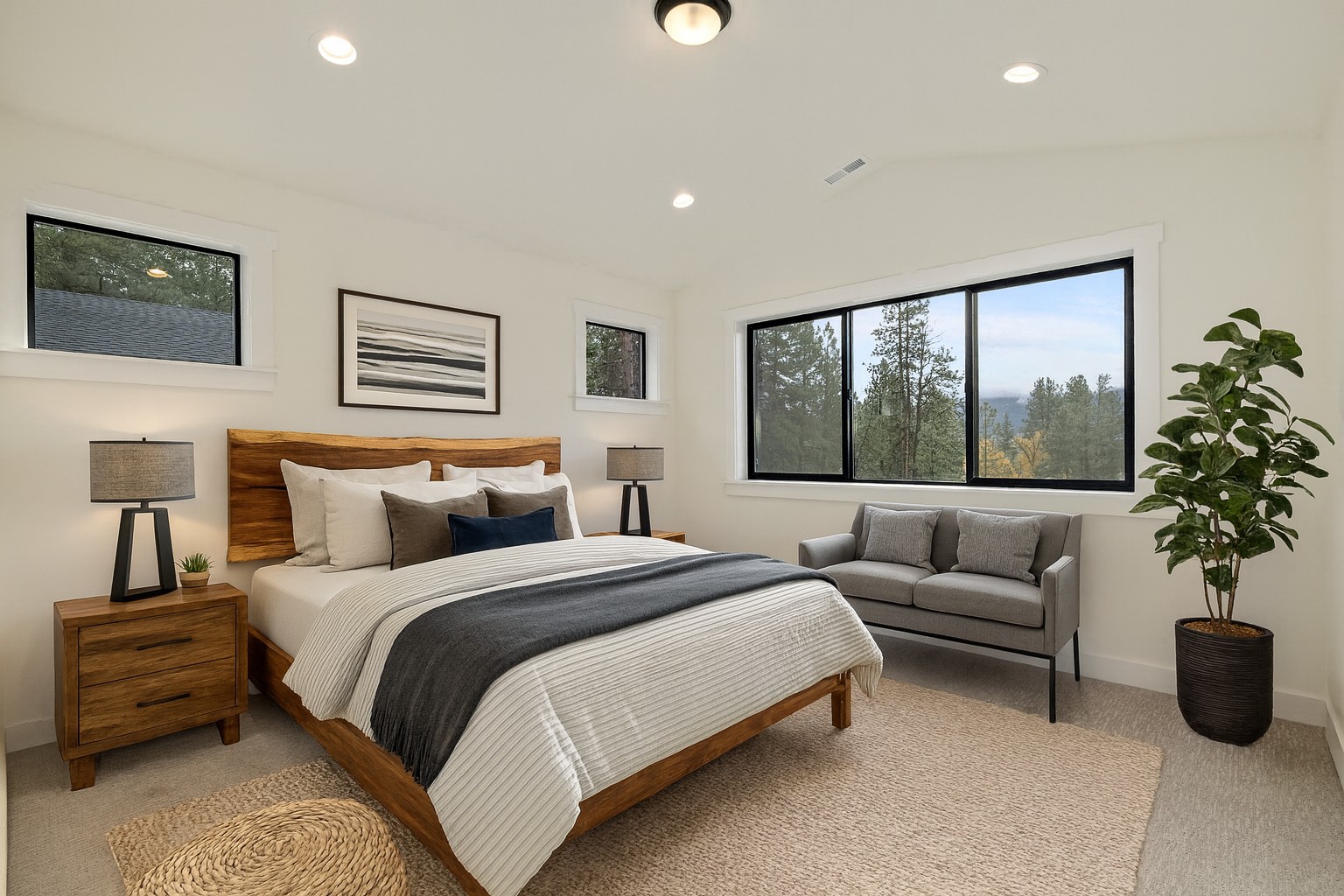 The Naches Ederra 7 bedroom with views of the trees and mountains