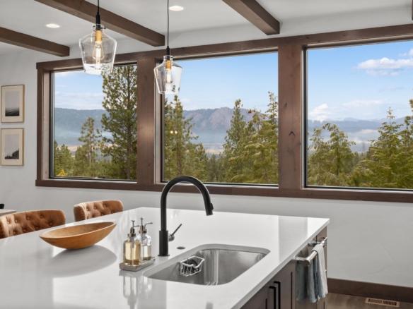 Skyline Ridge kitchen with a view